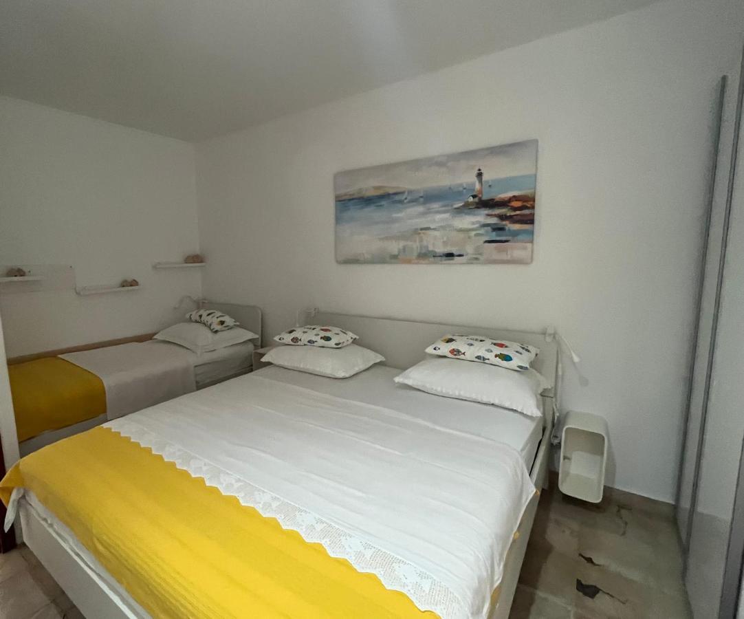 Apartment Get Supetar Bagian luar foto