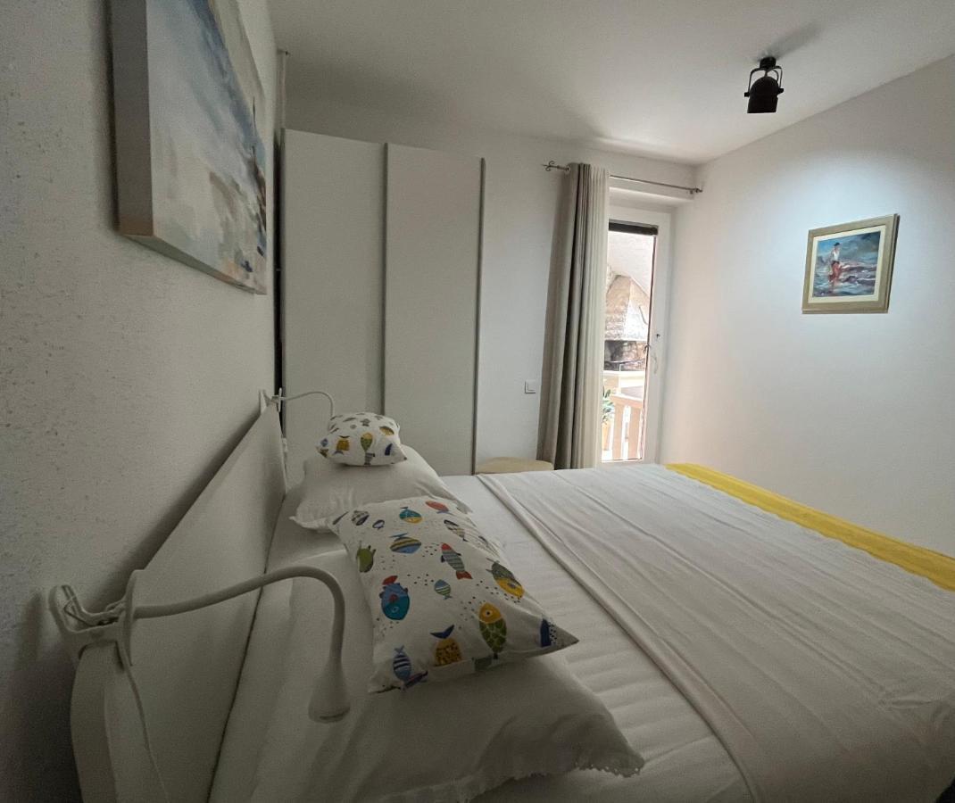 Apartment Get Supetar Bagian luar foto