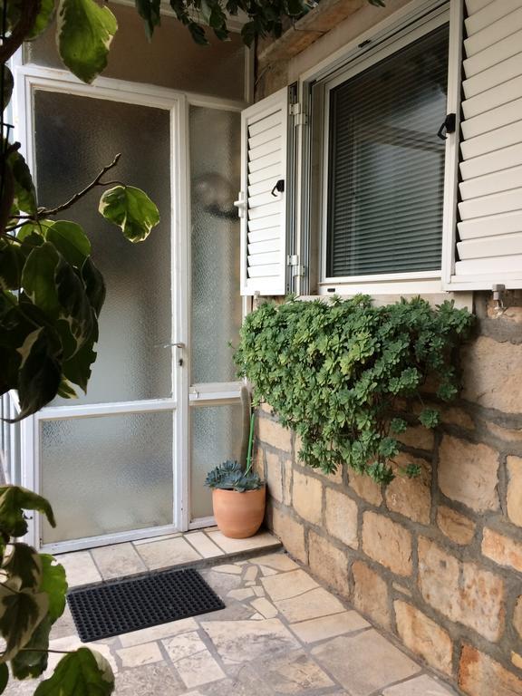 Apartment Get Supetar Bagian luar foto